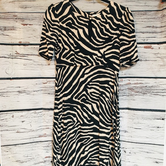 H&M Black/Tan Dress w/front keyhole detail. size4